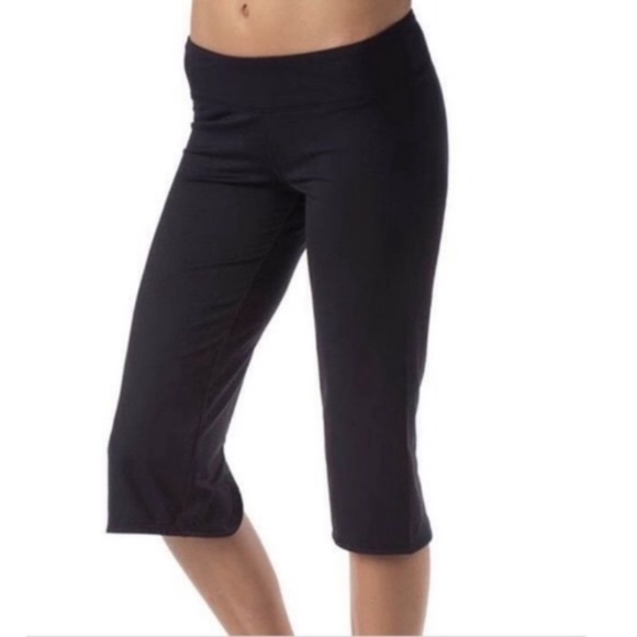 loose fit capri leggings